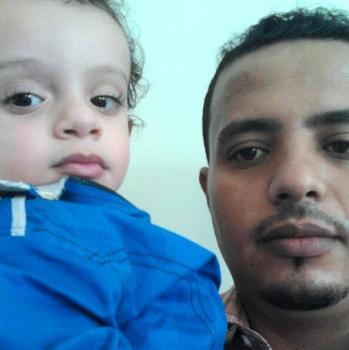 صورة القتيل مع طفلته صورة القتيل مع طفلته