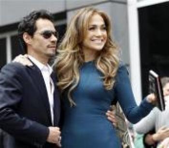 مغنية والممثلة جنيفر لوبيز ومغني موسيقى البوب اللاتيني مارك أنتوني في هوليوود بكاليفورنيا يوم 23 مايو ايار 2011. مغنية والممثلة جنيفر لوبيز ومغني موسيقى البوب اللاتيني مارك أنتوني في هوليوود بكاليفورنيا يوم 23 مايو ايار 2011.