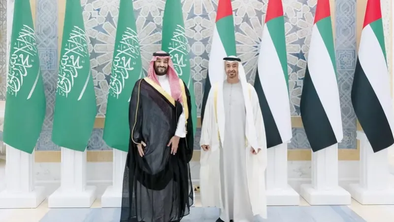 ولي العهد السعودي ومحمد بن زايد يناقشان التطورات الإقليمية