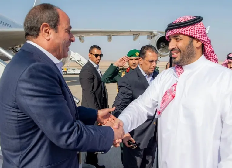 ولي العهد رئيس الوزراء السعودي الأمير محمد بن سلمان يستقبل الرئيس المصري عبدالفتاح السيسي في نيوم