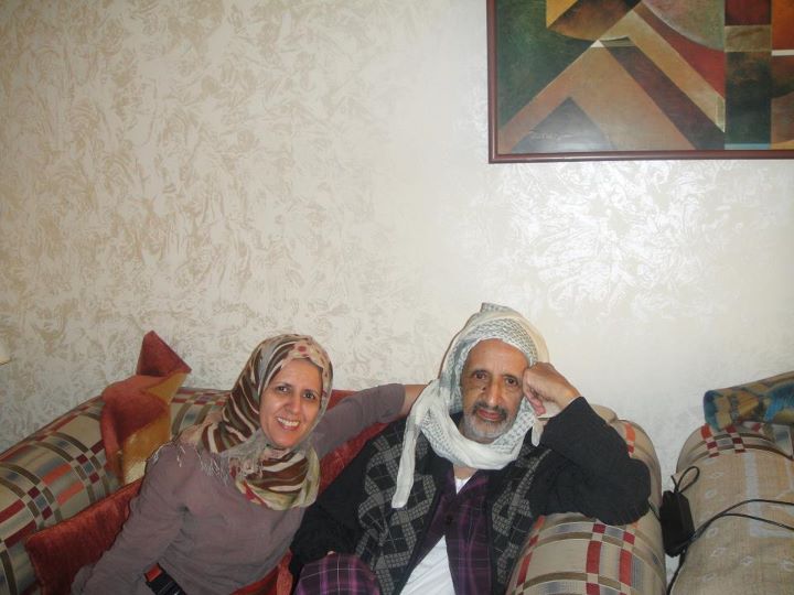 اول صورة للدكتور محمد عبد الملك المتوكل بعد الحادث مع ابنته الدكتورة انطلاق المتوكل في غرفته بمستشفى الاردن في عمان