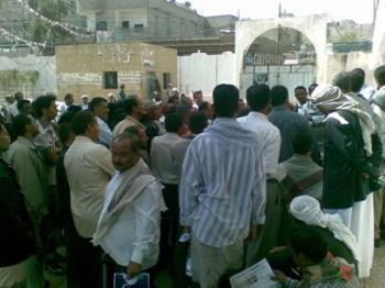 مدير تربية تعز: قضية الموجهين مركزية ونحن مع حقوقهم كاملة 