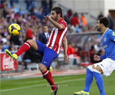 أتلتيكو مدريد يضمن بقاء أدريان بين صفوفه حتى عام 2018