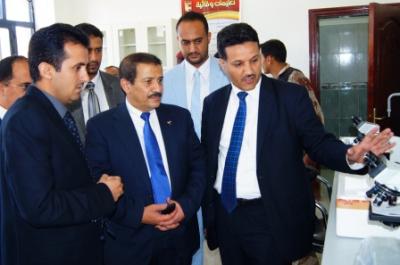 وزير التعليم العالي يفتتح كلية الصيدلة بجامعة العلوم الحديثة