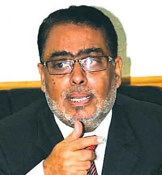 محافظ عدن: الناس تموت في المشافي ونحن ننفق المليارات في الطرق والمباني والجسور