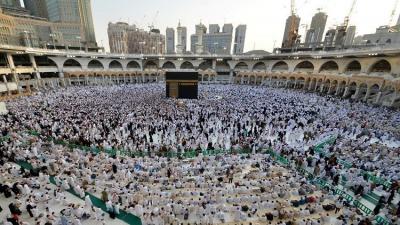طاف حول الكعبة 700 مرة هذا الموسم دون أن يحج.. كيف ذلك؟!!