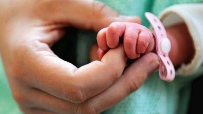 على خطى الصين.."رخصة للإنجاب" في مصر