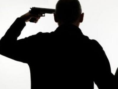 طفلة تنجومن محاولة أغتصاب ورجل يقتل نفسة  بسبب زوجاته