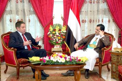 الشيخ حسين الأحمر يستقبل السفير الروسي بصنعاء ويبحث معه سبل التعاون المشترك لإنجاح الحوار الوطني