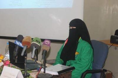 الباحثة (منى الشميري) تحصل على درجة الماجستير بامتياز في كلية العلوم بجامعة صنعاء 