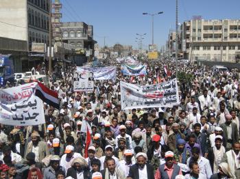 خطيب الجمعة في ذمار:عجيب تقدير الباري أن جعل الحمق ملاصقاً الظالمين لا يغادر ظالماً إلا ليجاور ظالماً أخر .