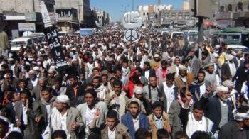 مظاهرات لمئات الألاف ,وخطيب الجمعة شعبنا لا يقبل بأنصاف الثورات ويطالب بإقالة قادة الجيش, ونظمام بالمئات لشباب الثورة بمحافظة ذمار (فديو +صور). 