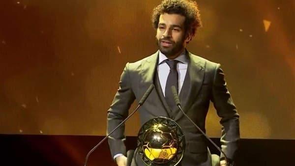 شاهد: محمد صلاح يحتفل بتتويجه أفضل لاعب في إفريقيا للمرة الثانية بـ وصلة رقص