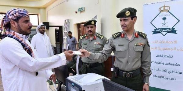 للمقيمين في المملكة .. السعودية تتراجع عن توطين 20 مهنة (تعرف عليهن)