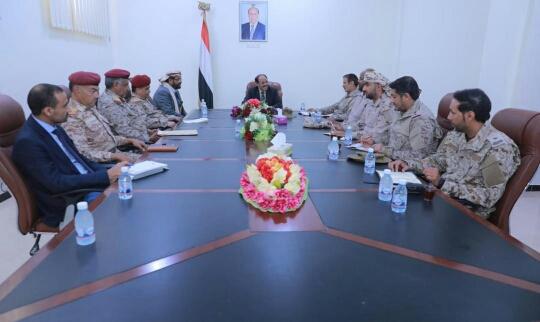 الفريق علي محسن يعقد اجتماع هام ورفيع بحضور قيادة قوات التحالف  ويعلن عن  خيار «لا تراجع عنه ولا مناص»