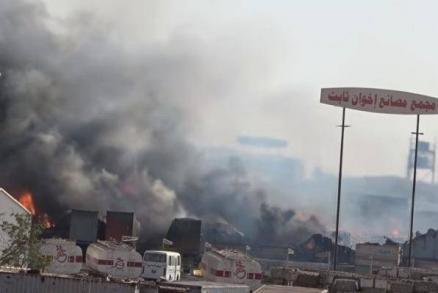 سقوط قتلى وجرحى من العمال في قصف جديد للحوثيين على مجمع اخوان ثابت بالحديدة (فيديو)
