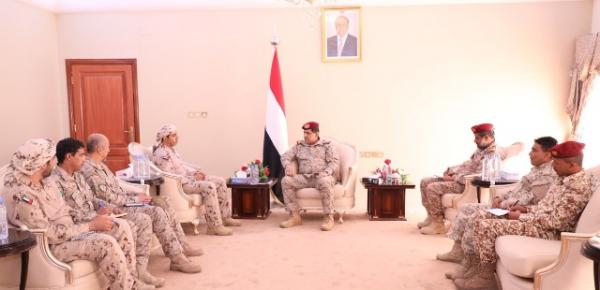 رئيس هيئة الأركان يفاجئ قيادات عسكرية عن عزم الشرعية القيام بهذه الإجراء في عدن