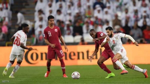 انتهاء الشوط الأول من المباراة بتقدم قطر على الإمارات بهدفين نظيفين