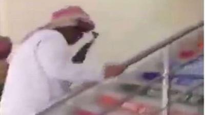 السعودية: المتحدث الرسمي للتعليم يوضح بشأن فيديو يظهر شابا يحمل رشاشا داخل مدرسة