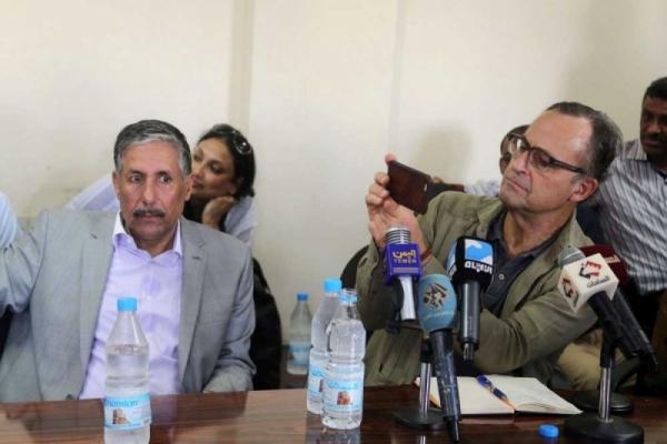 صحيفة لندنية: اجتماع السفينة يفشل في تثبيت هدنة الحديدة