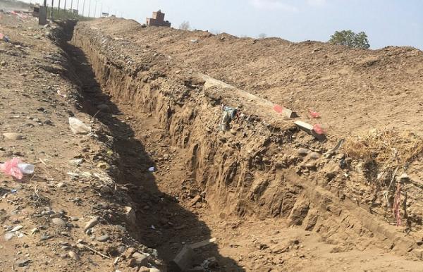 الحوثيون حفروا أنفاقاً وزرعوها بالمتفجرات على الطرق الرابطة بين الحديدة والمحافظات المجاورة وحتى الجسور