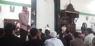 بالفيديو .. مرسي يخطب في صلاة التراويح مرتديا الجلباب 