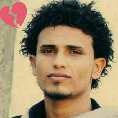 قوة مسلحة تطارد شخص في أحد شوارع عدن وتقتله (اسم القتيل)