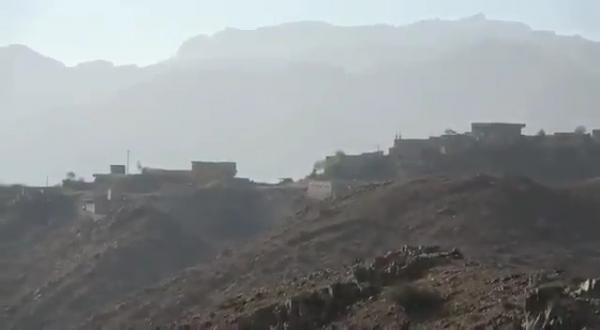 فيديو يكشف جانب من عنف وضراوة المعارك الشرسة الدائرة في حجور واقتحام أحدى القرى (تفاصيل)