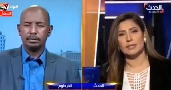 ضيف يغط في نوم عميق أثناء مقابلة على الهواء مباشرة مع قناة الحدث (فيديو)