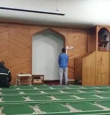 سعودي ينشر فيديو لابنه وهو يرفع الأذان في المسجد الذي استهدفه الإرهابي في نيوزلندا