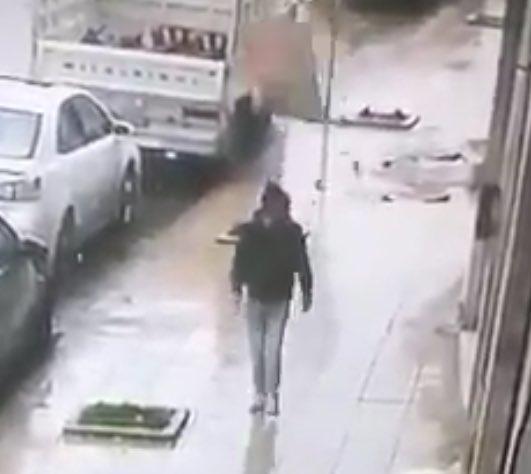 شاهد (فيديو) سقوط حجر على رأس شخص في منطقة راس العين بعمّان 