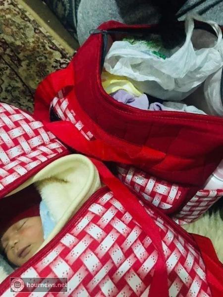 أم تترك ابنها الرضيع في الشارع بصنعاء.. وبجانبه هذه الرسالة المؤلمة (صور)
