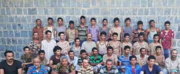 العسكرية الخامسة تعلن التوغل في عبس وتعرض صور 45 أسيراً حوثياً وتعلن مقتل قيادي