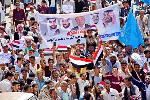 اليافعي والعولقي يعلقان على رفع الإصلاح صور قادة السعودية والإمارات في تظاهرتهم اليوم بتعز
