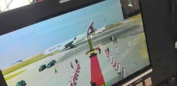 أمير قطر يغادر القمة فجأة قبل إلقاء كلمته متوجهاً إلى المطار