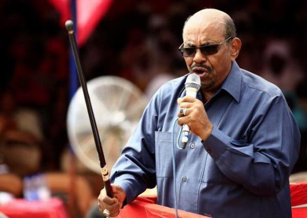 الرئيس السوداني يتنحى عن السلطة وبيان مرتقب للجيش واغلاق مطار الخرطوم واعتقالات واسعة لسياسيين وعسكريين (تطورات الاحداث)