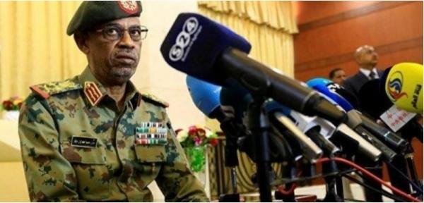 عزل البشير وتشكيل مجلس عسكري انتقالي وإعلان الطوارئ في السودان (تفاصيل)