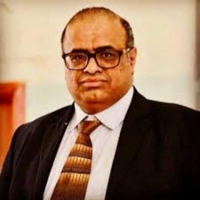 السلطات السعودية تفرج عن الفنان «علي الحجوري»