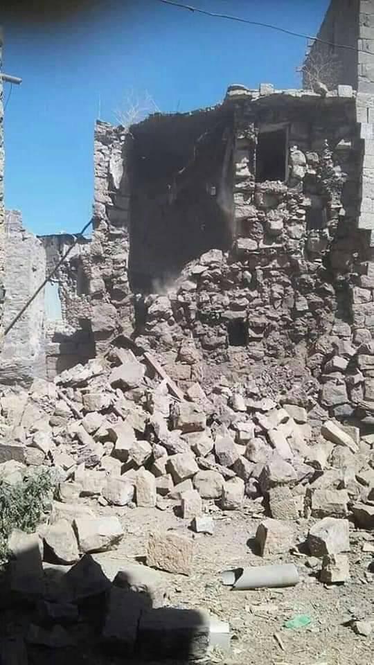قذيفة دبابة تنهي حياة جميع اسرة الوصابي في المدينة القديمة بتعز وهم نيام (صورة)