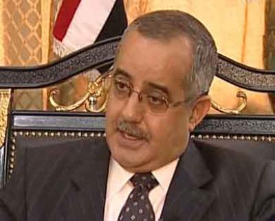 على خلفية وقوفهم وراء عمليات اعتقال وإخفاء طالت شباب الثورة.. الرئيس يوجه بإيقاف (450) موظفاً في الأمن القومي