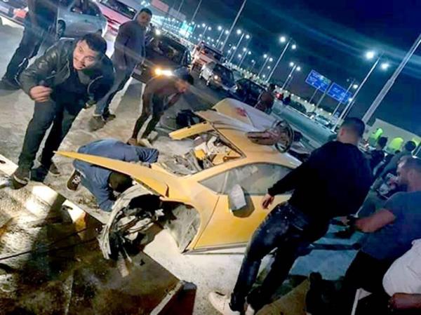 شاهد فيديو لامبورغيني سعرها 400 ألف دولار.. تنقسم نصفين بعد تصويرها بدقائق ونجاة قائدها بهذه الدولة العربية