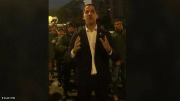 انقلاب عسكري في فنزويلا.. وزعيم المعارضة بقاعدة للجيش
