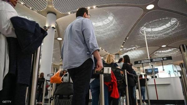 هولندا تحذر رعاياها من تفتيش هواتفهم في مطارات تركيا وشبكاتهم الاجتماعية