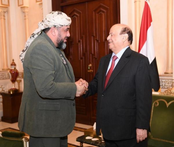 الرئيس هادي يلتقي الإعلامي محمد العرب ويسأله: ما تعريف الوقاحة الجبانة