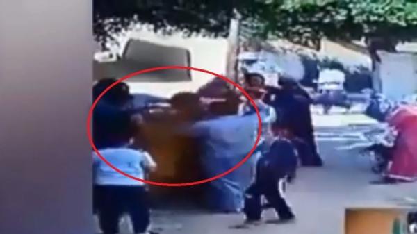 فيديو مروع لشاب مصري يلاحق والده ويحرقه حيا