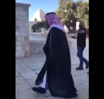 فضيحة مدوية: الكشف عن هوية الإعلامي الذي قيل انه سعودي زار إسرائيل (فيديو)