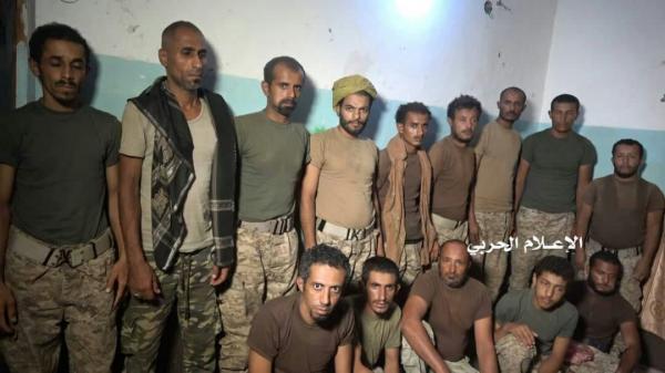 الحوثيون يوزعون صوراً لعدد كبير من الجنود السعوديين واليمنيين وقعوا اسرى في كمين بعسير