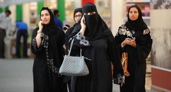 السعودية تقرر السماح للمرأة بالسفر دون موافقة ولي أمرها