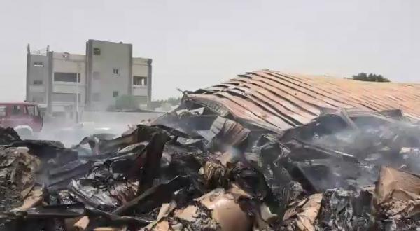 اليوم الجمعة.. الحوثيون يقصفون احد المصانع في الحديدة ويحرقونه (فيديو)