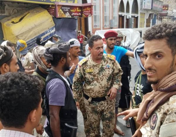 قائد ألوية الحماية الرئاسية ينزل إلى شوارع كريتر في تحدي لقوات الانتقالي